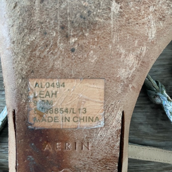 AERIN Leah Sandals 9M Olive Gold Fish Hardware Leather Thong Resort Luxury Boho - Picture 5 of 6